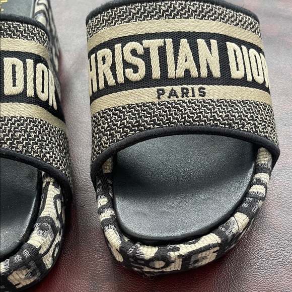 Dior Black and Tan Logo Slides - Picture 3 of 16